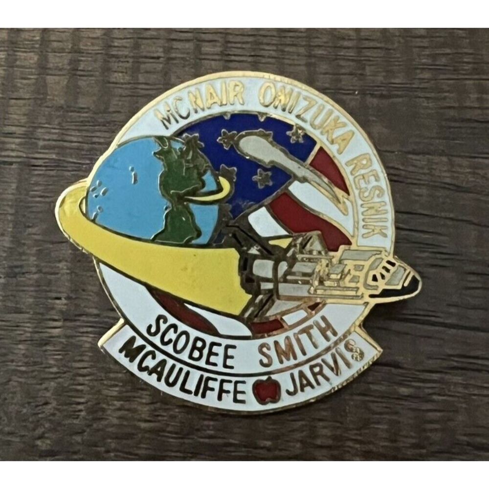 Challenger Space Shuttle Crew (1986) Vintage Hat Lapel Vest‎ Souvenir Pin